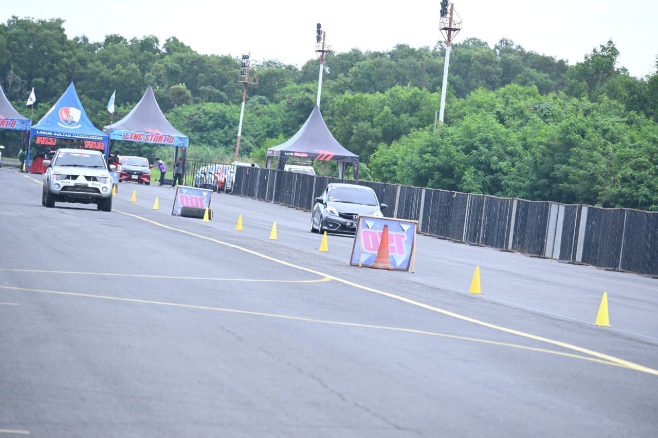Jelang Hari Bhakti TNI AU Ke-78, Danlanud Sultan Hasanuddin Buka Kejuaraan Dragrace Kejurprov Putaran 2