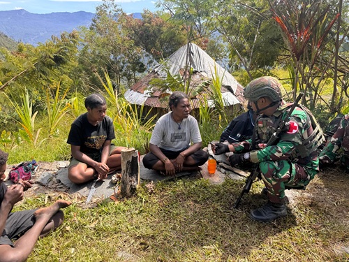 Rajut Kasih Melalui Pelayanan Kesehatan, Satgas Yonif 715/Mtl Terus Menebar Cinta Kepada Masyarakat Puncak Jaya