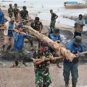 TNI, Warga, dan Balai Taman Nasional Wasur Gotong Royong Bangun Akses Kehidupan di Pedalaman Merauke lewat Jembatan Tradisional TNI, Warga, dan Balai Taman Nasional Wasur Gotong Royong Bangun Akses Kehidupan di Pedalaman Merauke lewat Jembatan Tradisional