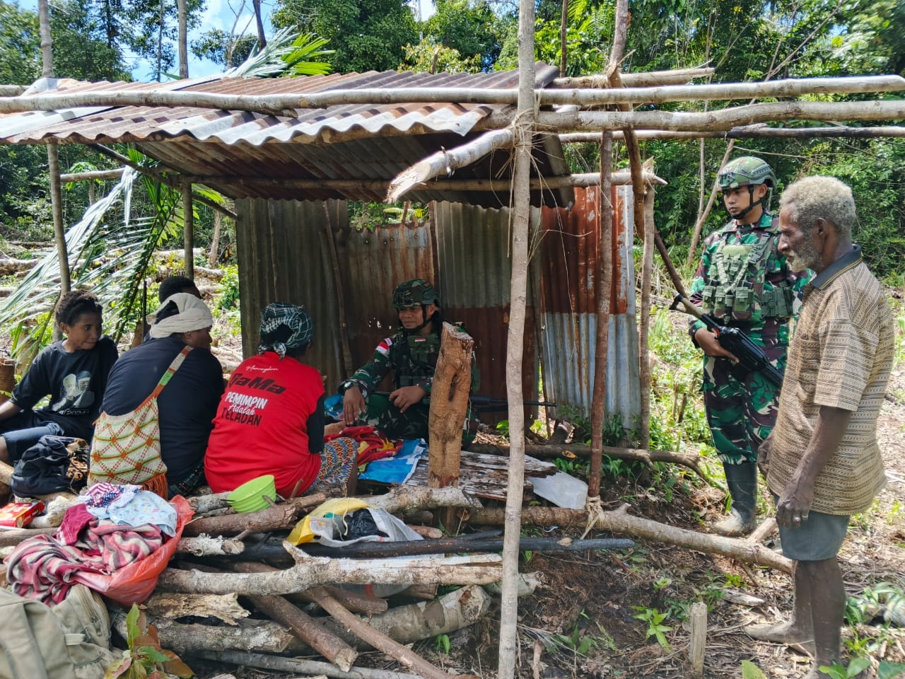 Satgas Yonif 126/KC Pos Umap Salurkan Bantuan untuk Bayi Baru Lahir di Perbatasan Boven Digoel