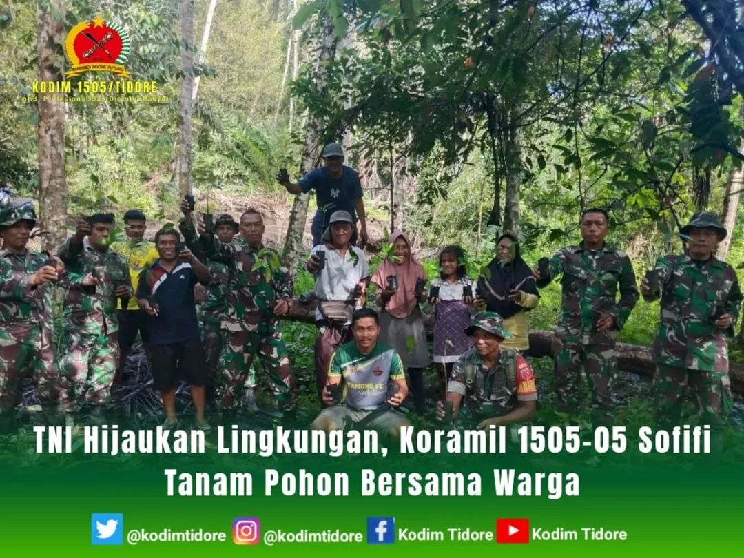 TNI Hijaukan Lingkungan, Koramil 1505-05 Sofifi Tanam Pohon Bersama Warga