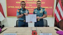 Tongkat Komando Danyonmarhanlan XIV Sorong Bergeser: Letkol Marinir Helilintar Serahkan Memorandum kepada Mayor Marinir Wachid