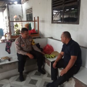 Bhabinkamtibmas Desa Bojong Sambangi Warga, Jalin Kedekatan dan Imbau Waspada Kamtibmas Bhabinkamtibmas Desa Bojong Sambangi Warga, Jalin Kedekatan dan Imbau Waspada Kamtibmas