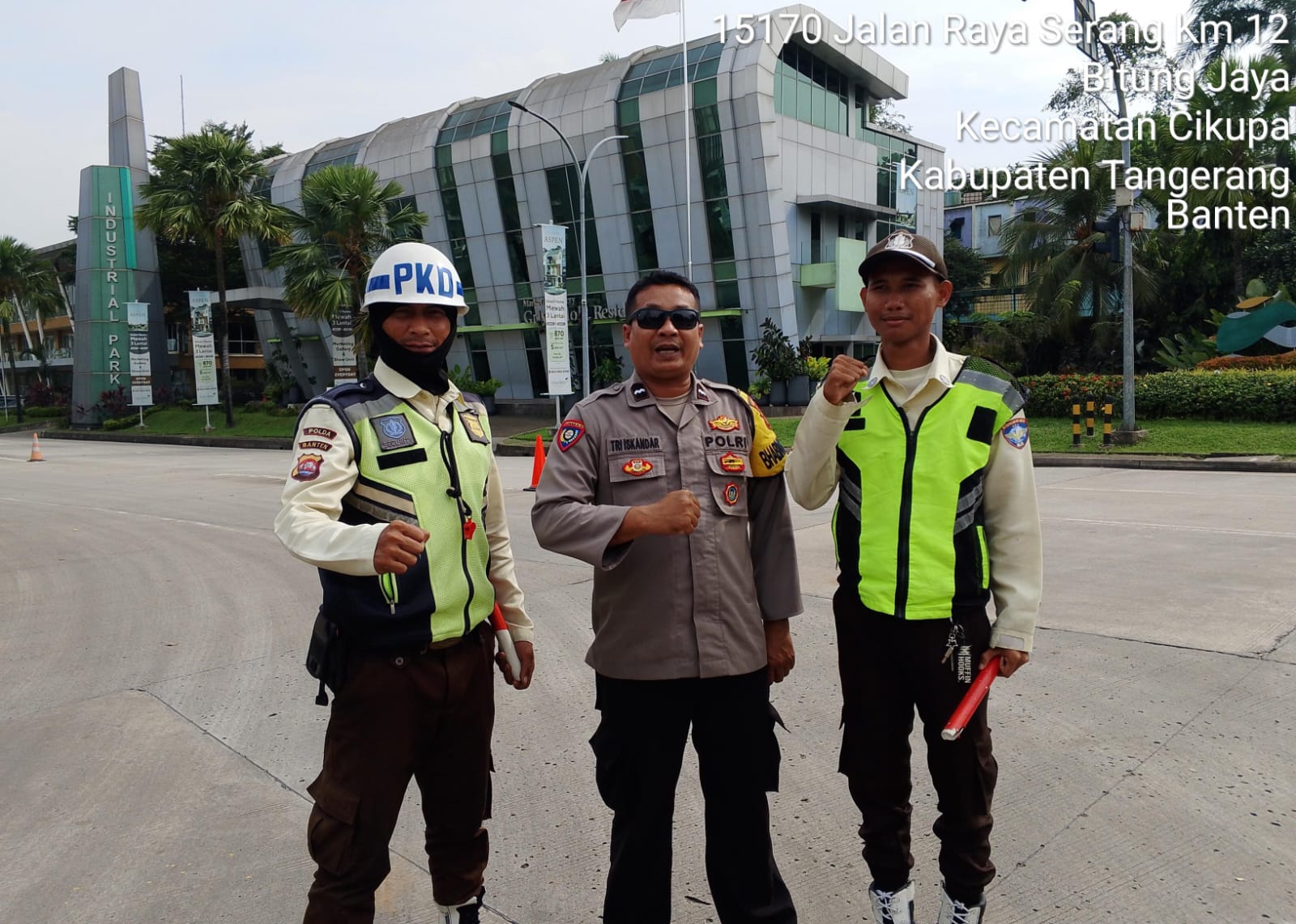 Bhabinkamtibmas Sambangi Satpam Griya Idola, Tekankan Pentingnya Komunikasi Kamtibmas