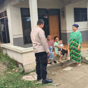 Bripka Reza Fajar Sambangi Warga Desa Bojong, Sosialisasikan Layanan 110 dan Edukasi Kamtibmas Bripka Reza Fajar Sambangi Warga Desa Bojong, Sosialisasikan Layanan 110 dan Edukasi Kamtibmas
