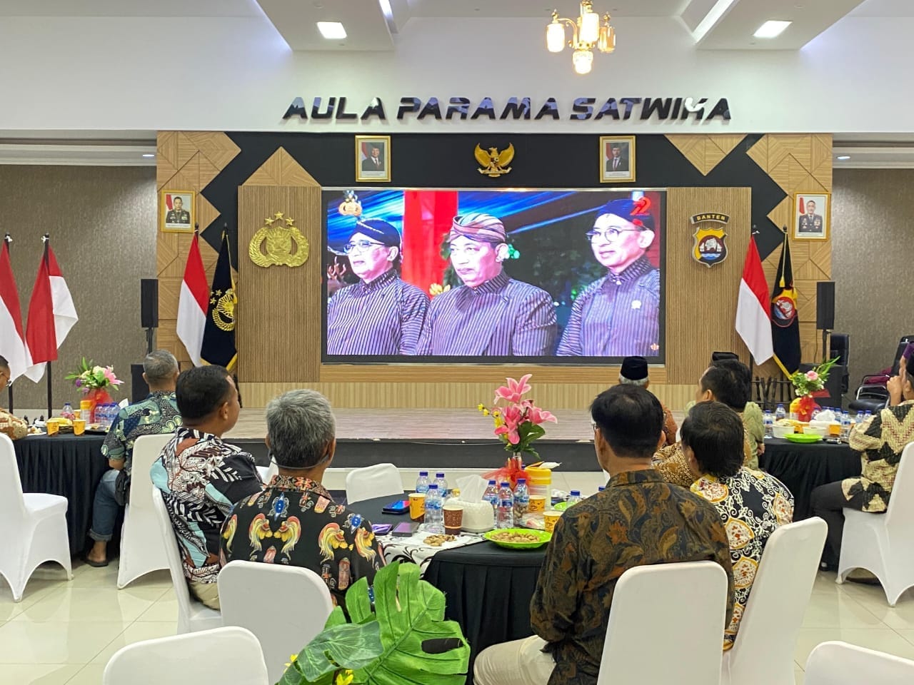 Polresta Tangerang Gelar Nobar Wayang Kulit "Amartha Binangun" dari Mabes Polri, Meriahkan HUT Bhayangkara ke-79