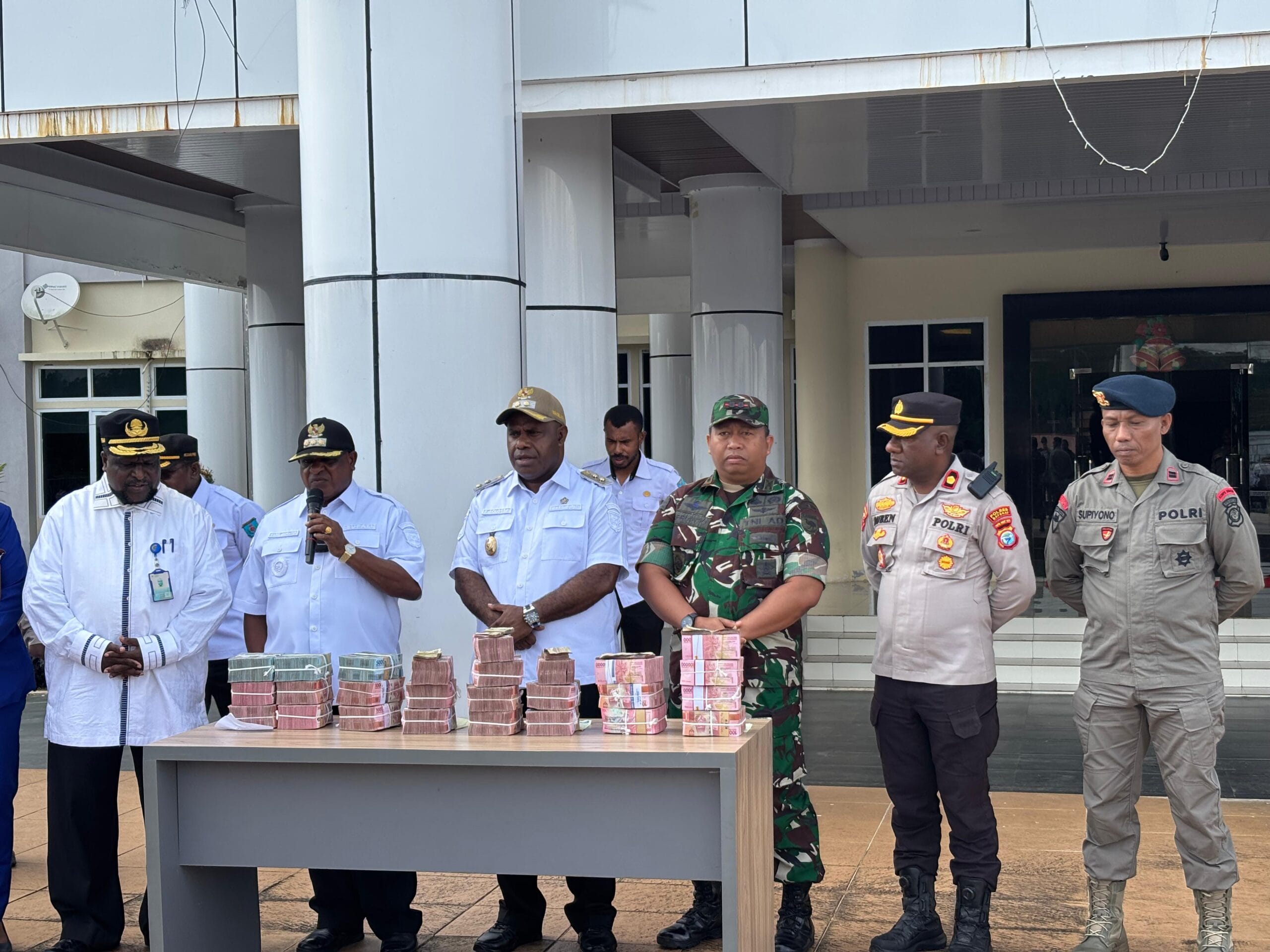 Kapolres Maybrat hadiri launching pembagian Dana Desa/Dana Kampung Tahap I Tahun Anggaran 2025