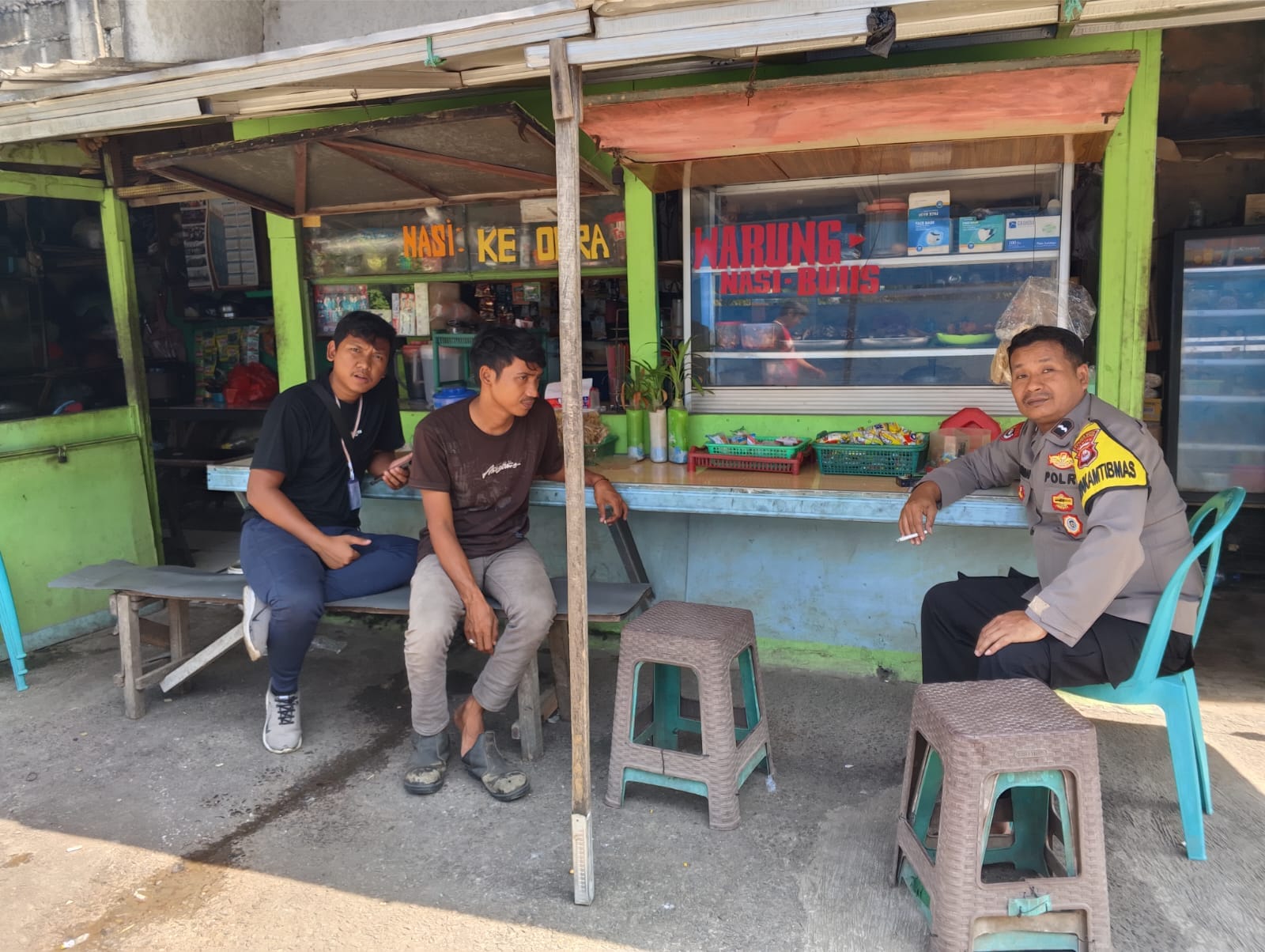 Aipda Tri Iskandar Sambangi Warung Binaan, Jalin Kedekatan dengan Warga Bitung Jaya