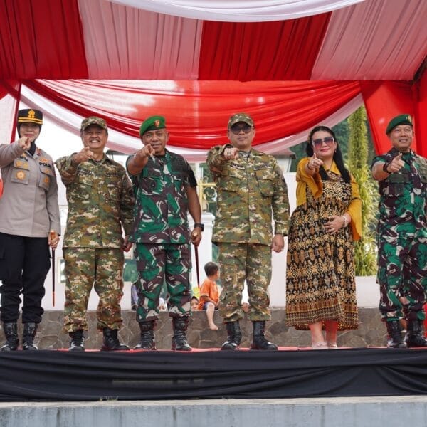 Taruna Akmil Tingkat III dan IV TP 2024/2025 Laksanakan Kirab Pamitan di Kota Magelang