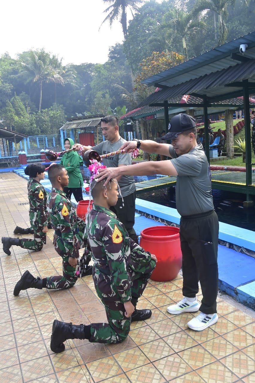 Pesta Air Tutup Tradisi Korps Taruna Akmil Tingkat III dan IV TP 2024/2025