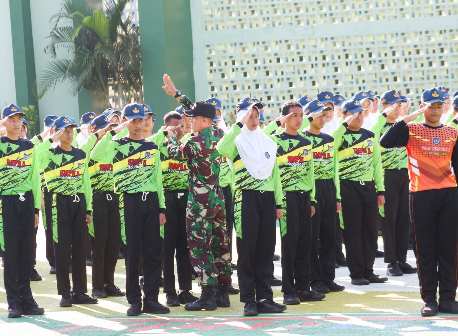 Giat MPLS, Babinsa Kodim Bojonegoro berikan Pendidikan Karakter