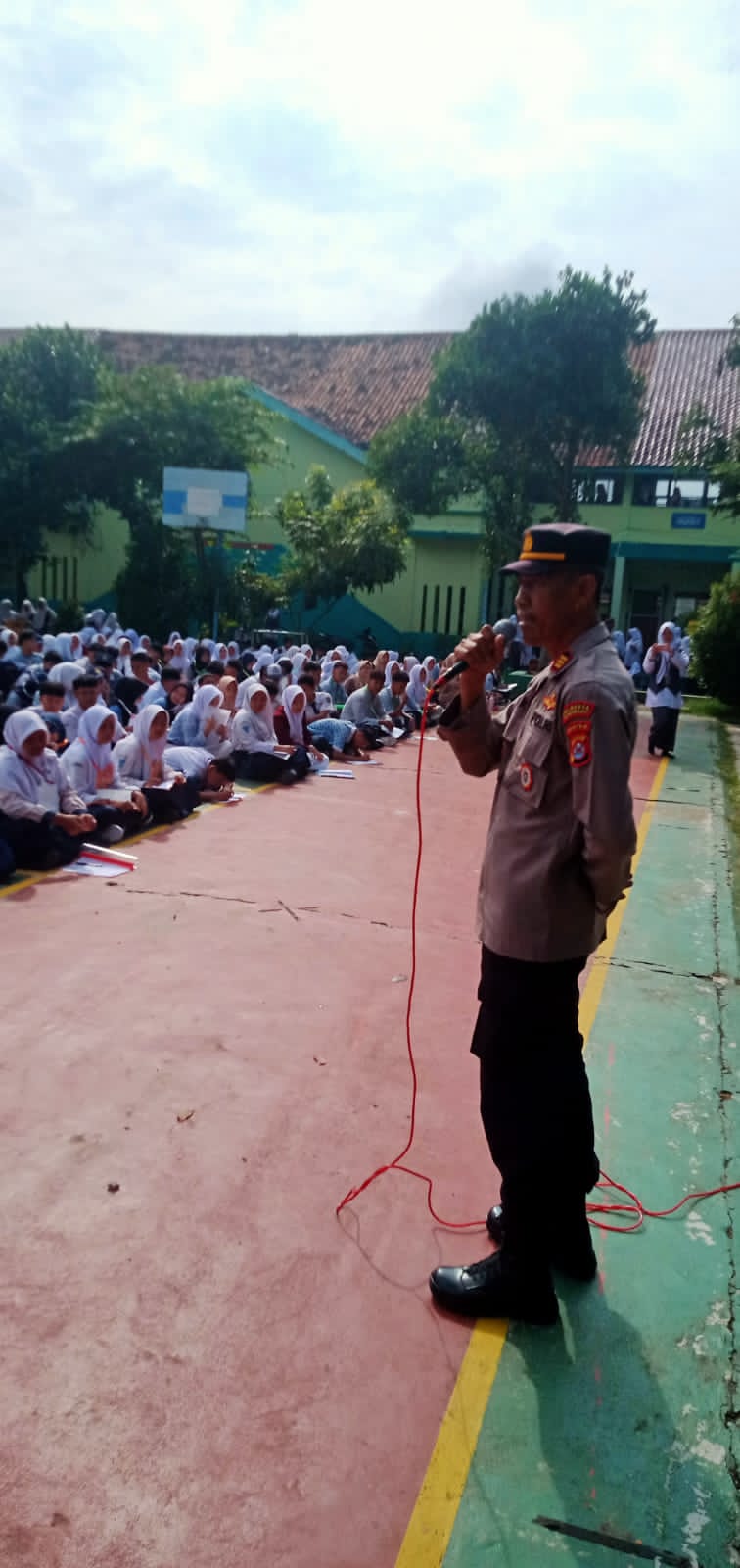 Wakapolsek Tigaraksa AKP Rawi Hadiri Kegiatan MPLS di Sekolah MAN 1 Tangerang Wakapolsek Tigaraksa AKP Rawi Hadiri Kegiatan MPLS di Sekolah MAN 1 Tangerang