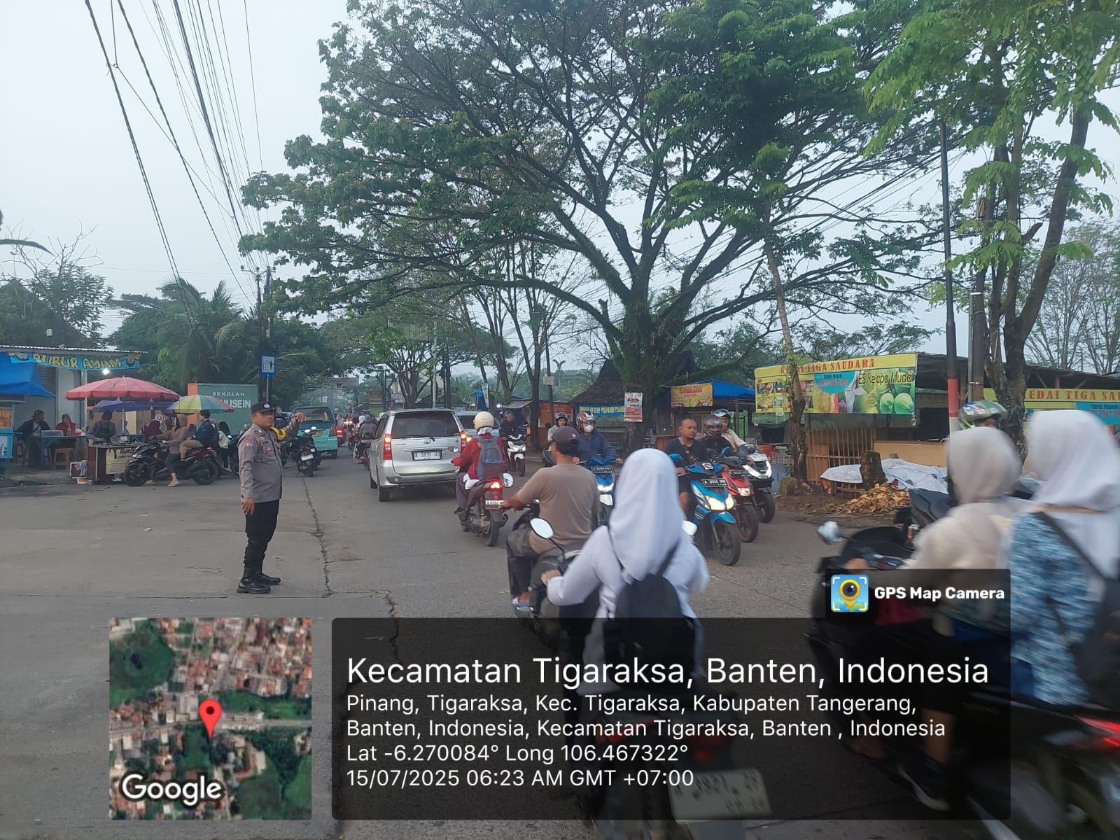 Hari Pertama Masuk Sekolah, Polsek Tigaraksa Hadir Berikan Pelayanan Pengaturan Arus Lalu Lintas di Pagi Hari