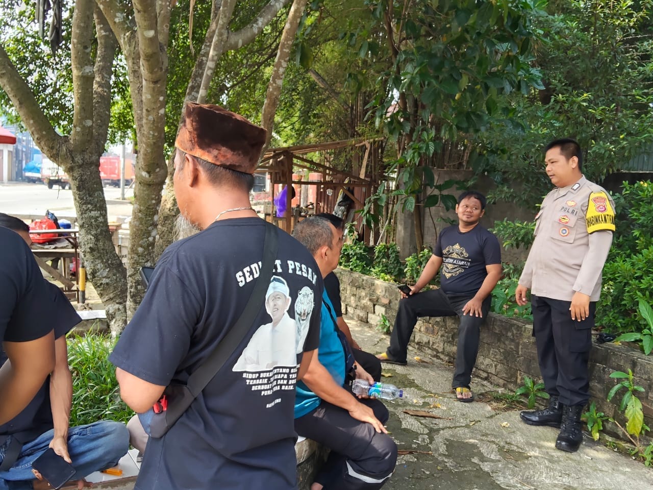 Bhabinkamtibmas Desa Bojong Laksanakan Program Poliran Dorong Warga Pengangguran Jadi Produktif Bhabinkamtibmas Desa Bojong Laksanakan Program Poliran Dorong Warga Pengangguran Jadi Produktif