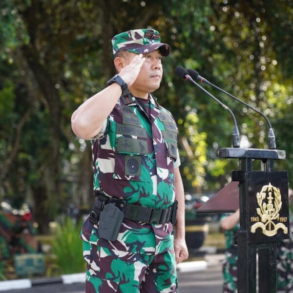 Wagub Akmil Sematkan Brevet dan Lepas Cuti Taruna Kemahiran Menembak dan Tanggung Jawab Tetap Jadi Prioritas