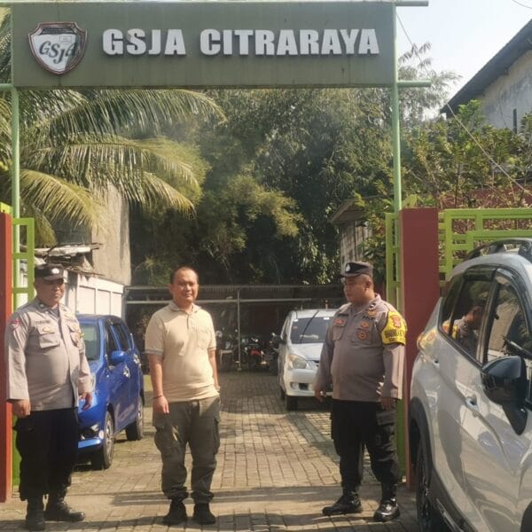 Polsek Cikupa Amankan Kegiatan Ibadah Minggu Umat Kristiani, Tiga Gereja Jalankan Ibadah dengan Tertib