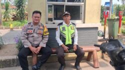 Bhabinkamtibmas Desa Talaga Sambangi Warga, Sampaikan Pesan Kamtibmas dan Sosialisasi Layanan Polisi 110