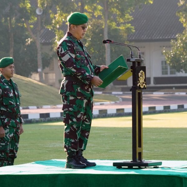 Dirum Akmil Pimpin Upacara Bendera di Akademi Militer