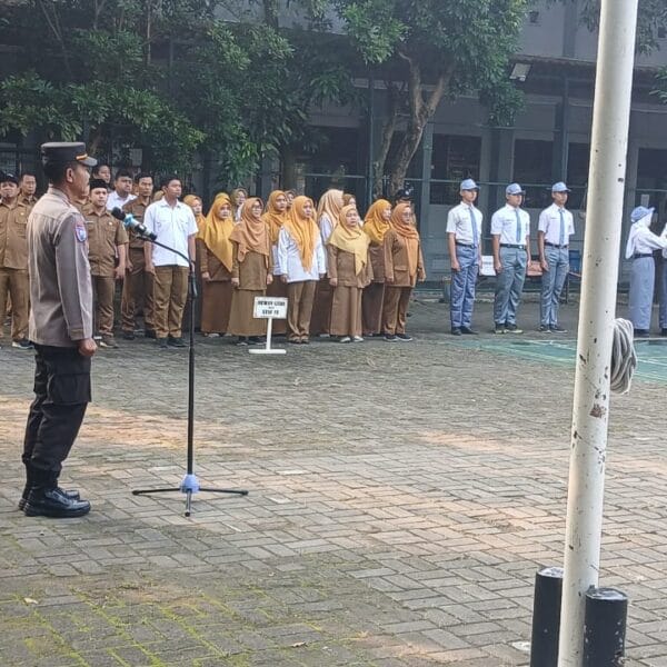 Polisi Jadi Pembina Upacara di SMAN 4 Tangerang, Ajak Siswa Jauhi Tawuran dan Narkoba