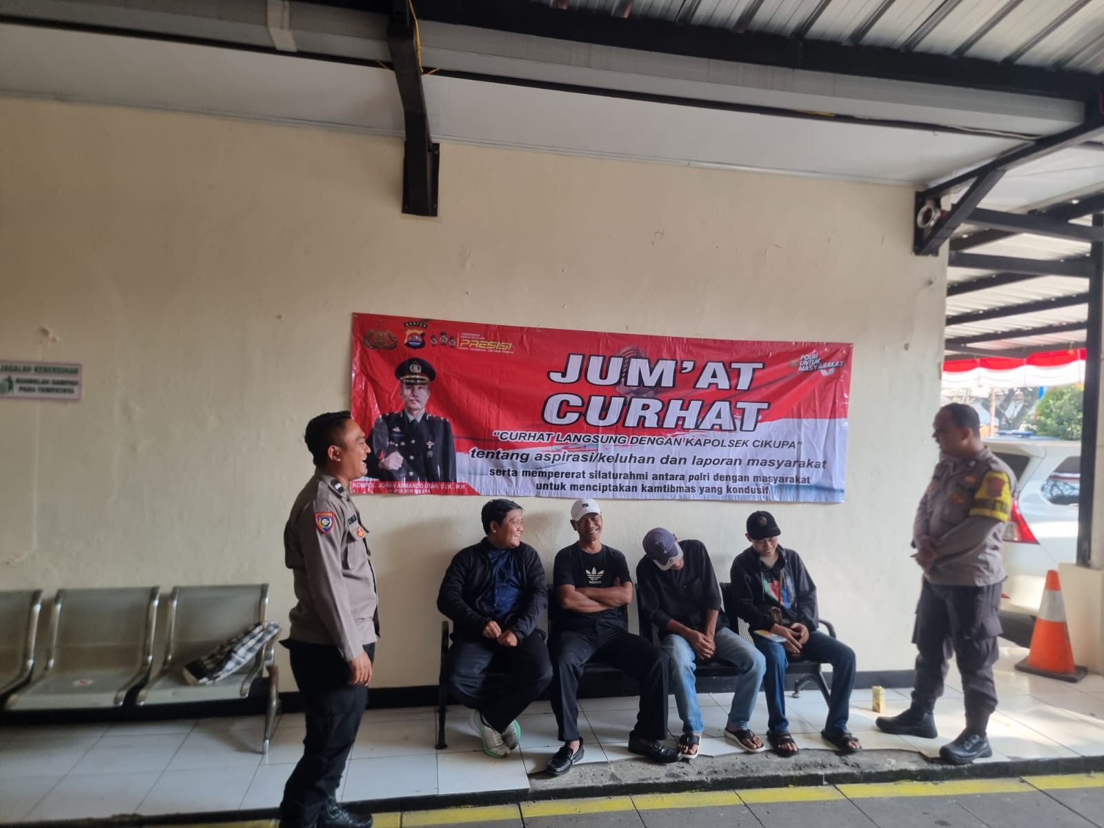 Jumat Curhat Polsek Cikupa, Wujudkan Kepercayaan Publik dan Kamtibmas Kondusif di Kelurahan Sukamulya Jumat Curhat Polsek Cikupa, Wujudkan Kepercayaan Publik dan Kamtibmas Kondusif di Kelurahan Sukamulya