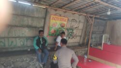 Bhabinkamtibmas Kelurahan Sukamulya Sambangi Warga Ciapus, Sampaikan Pesan Kamtibmas