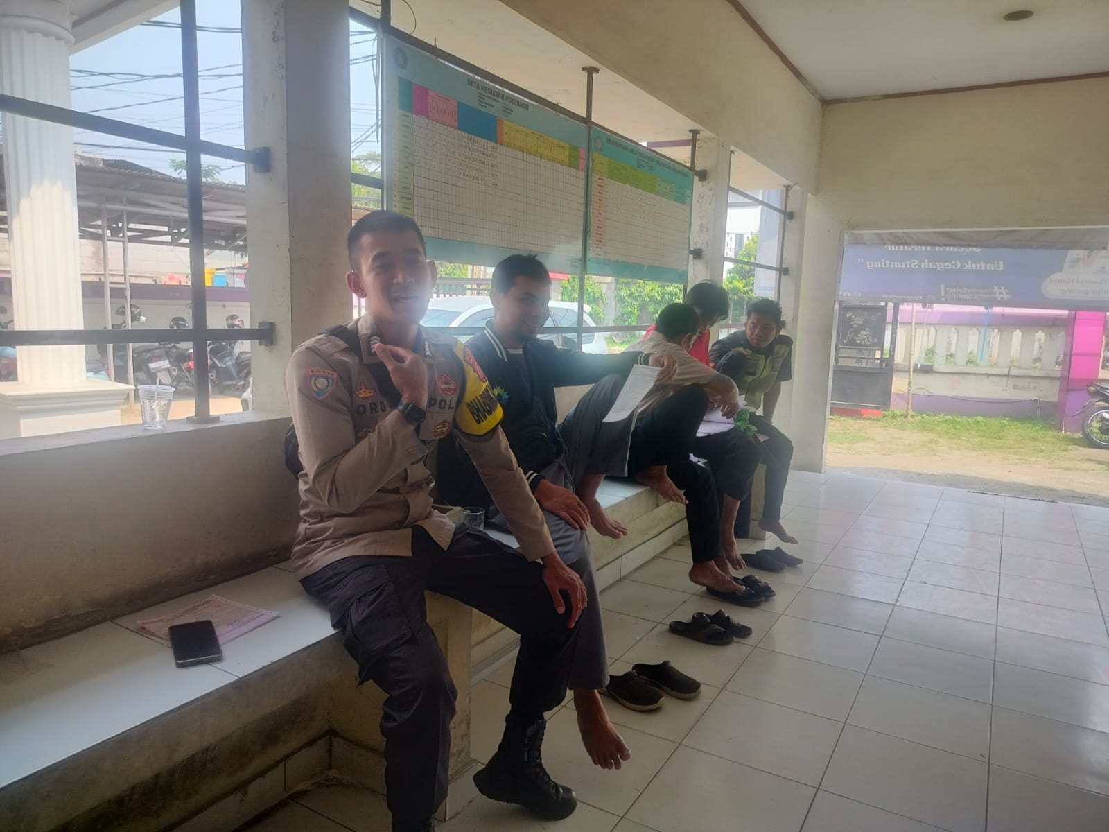 Bhabinkamtibmas Desa Cibadak Sambangi Warga, Jalin Komunikasi untuk Wujudkan Kamtibmas Kondusif