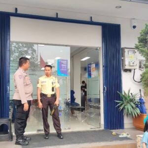 Bhabinkamtibmas Polsek Cikupa Sosialisasikan Layanan 110 di Desa Bojong