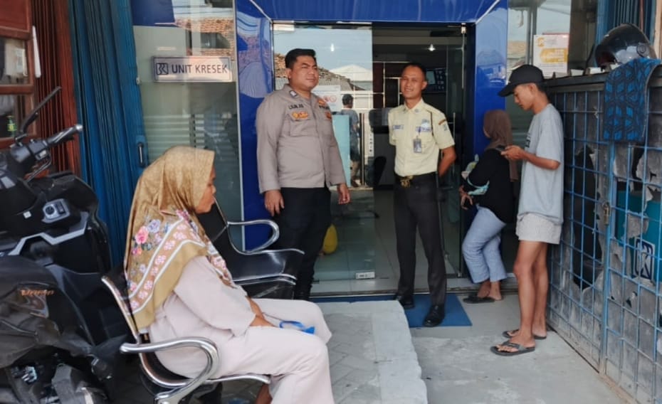 Bripka Lilin Laksanakan Patroli PUSAKA di Tempat Keramaian, Wujudkan Rasa Aman bagi Warga Bripka Lilin Laksanakan Patroli PUSAKA di Tempat Keramaian, Wujudkan Rasa Aman bagi Warga