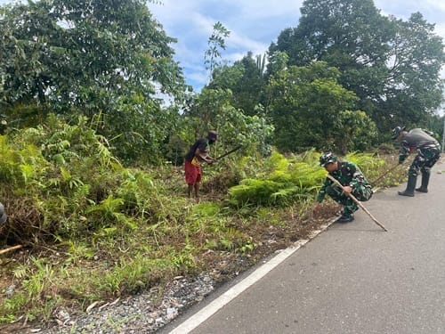 Satgas Pamtas RI-PNG Yonif 126/KC Gelar Karya Bakti Merah Putih Bersama Warga Kampung Ninati