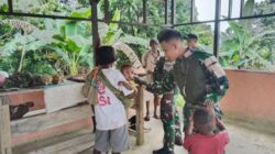 Satgas Yonif 126/KC Pos Arimop Gelar Pelayanan Kesehatan dan Pembelian Hasil Buruan di Pasar Pagi Kampung Maju