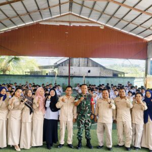 Babinsa Berikan Pembinaan Mental dan Fisik kepada Siswa SMK dalam Upaya Membangun Generasi Tangguh