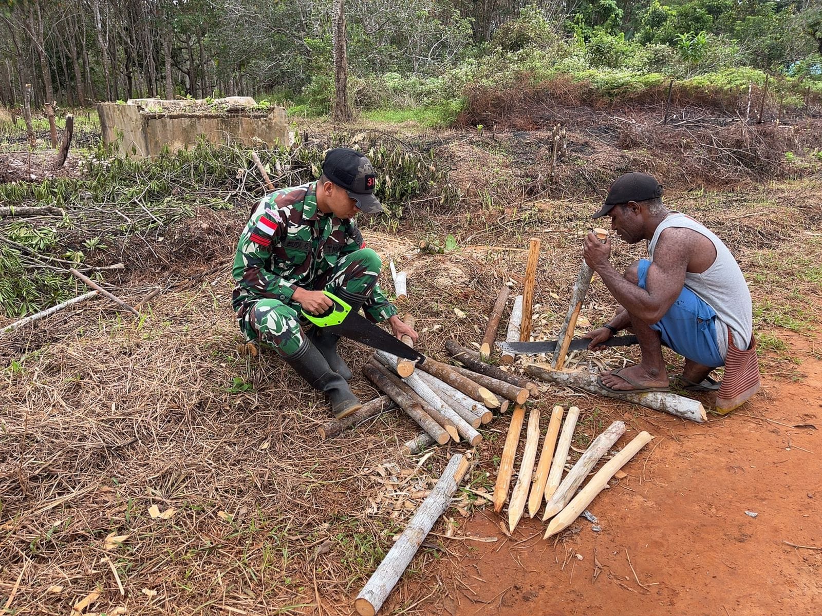 TNI dan Masyarakat Bergandengan Tangan Demi Jalan yang Lebih Baik