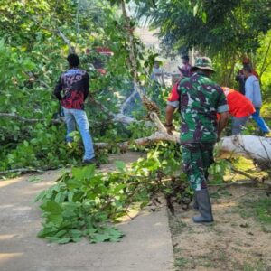 Wujud Sinergi TNI Bersama Instansi Pemerintah Dan Warga Dalam Kegiatan Gotong Royong