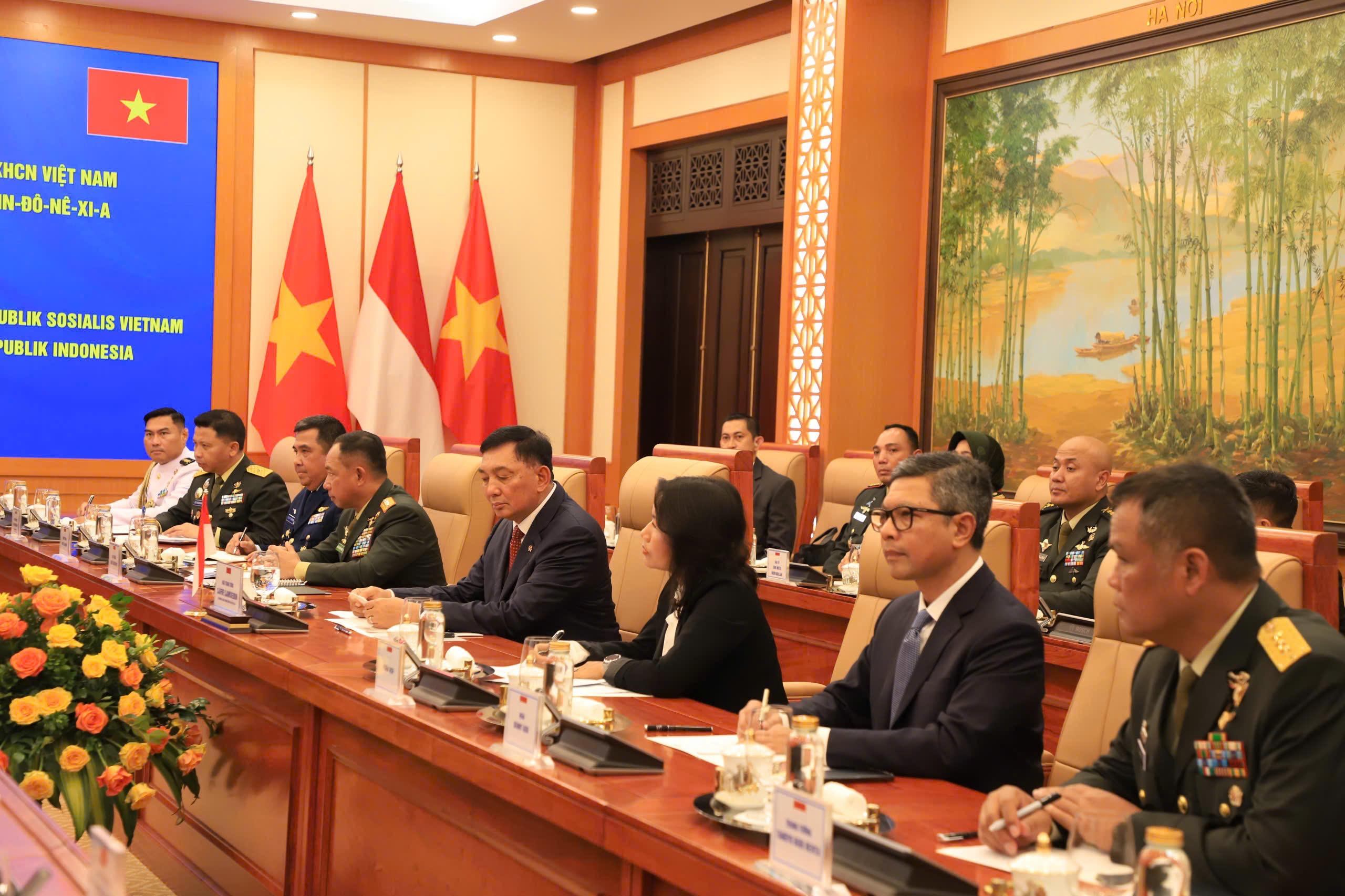 Panglima TNI dan Menhan RI Perkuat Kerja Sama Pertahanan Dengan Vietnam Panglima TNI dan Menhan RI Perkuat Kerja Sama Pertahanan Dengan Vietnam