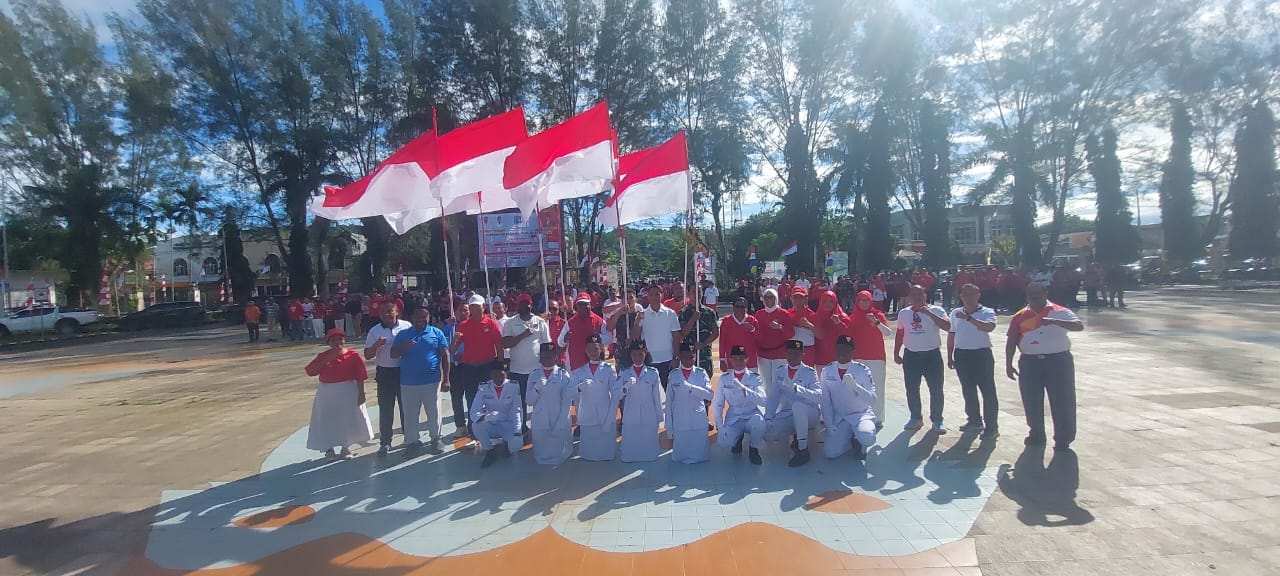 Gubernur PBD Canangkan Bulan Kemerdekaan dan Bagikan 10.000 Bendera Merah Putih