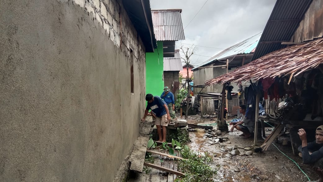 TMMD 125 Kodim 1506/Namlea Rehap Rumah Tidak Layak Huni Ibu Wahadu Letetuny Capai 45%