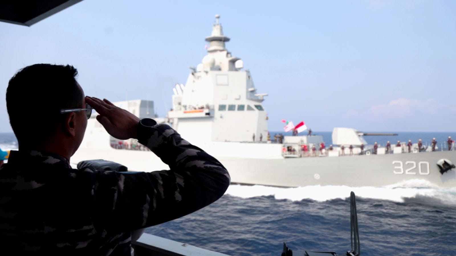 KRI SIM-367 dan KRI Brawijaya-320 Laksanakan Passex di Laut Mediterania