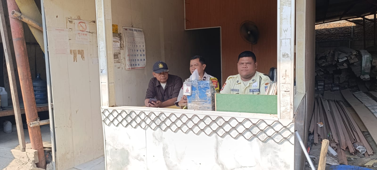 Bhabinkamtibmas Desa Pasir Jaya Sambangi PT. Kang Bang, Jalin Silaturahmi dan Sampaikan Himbauan Kamtibmas