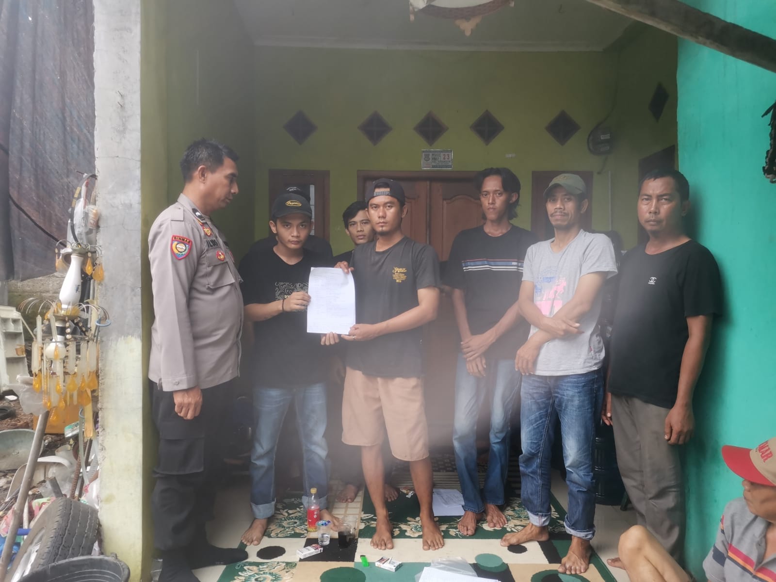 Bhabinkamtibmas Polsek Cikupa Fasilitasi Problem Solving Warga Sukamulya, Konflik Diselesaikan Secara Kekeluargaan