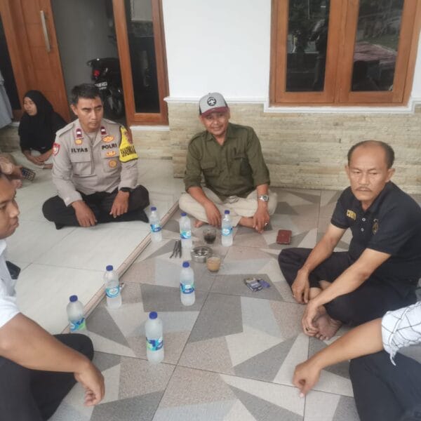 Bhabinkamtibmas Sukamulya Sambangi RW 11, Jalin Komunikasi dan Sosialisasi Layanan 110