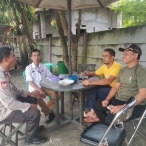 Bhabinkamtibmas Sukamulya Sambangi Tokoh Masyarakat, Perkuat Sinergi dan Sosialisasikan Layanan 110