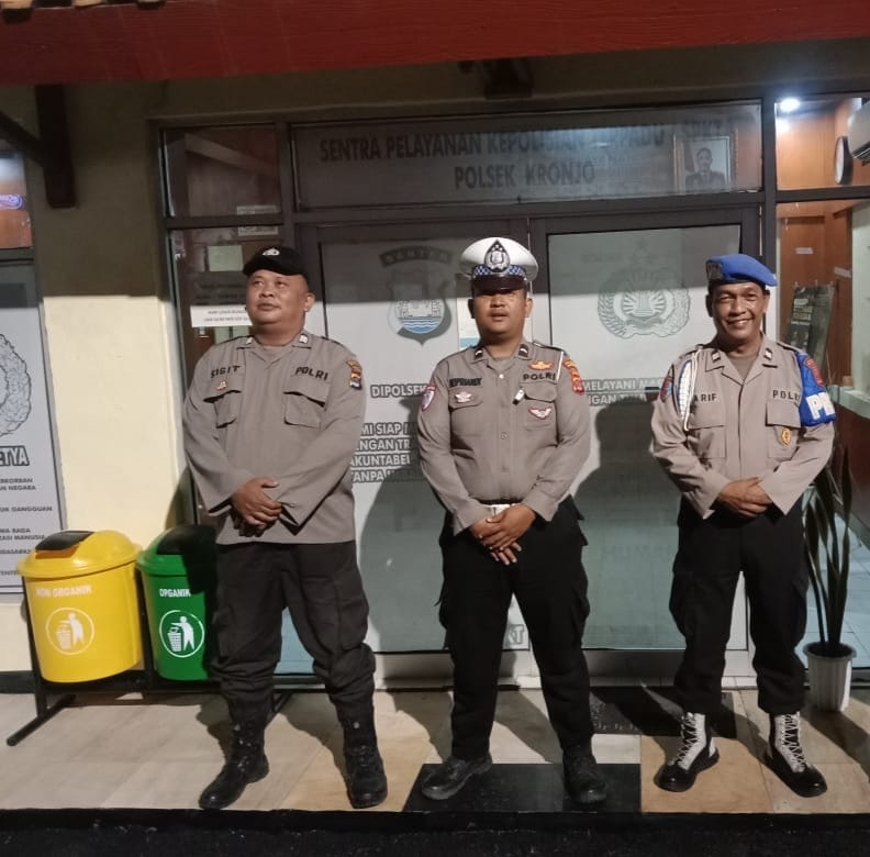Polsek Kronjo Gelar Apel Malam, Tegaskan Disiplin dan Kesiapsiagaan Personel Polsek Kronjo Gelar Apel Malam, Tegaskan Disiplin dan Kesiapsiagaan Personel