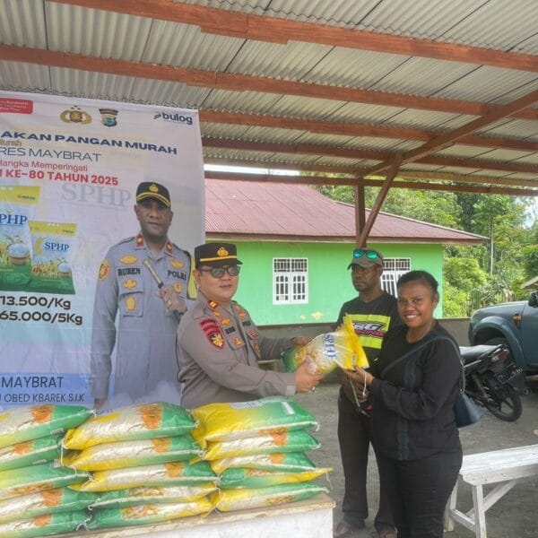 POLRES MAYBRAT MELALUI POLSEK JAJARAN SUKSES GELAR GERAKAN PANGAN MURAH, 2 TON BERAS LUDES TERJUAL DALAM SEHARI