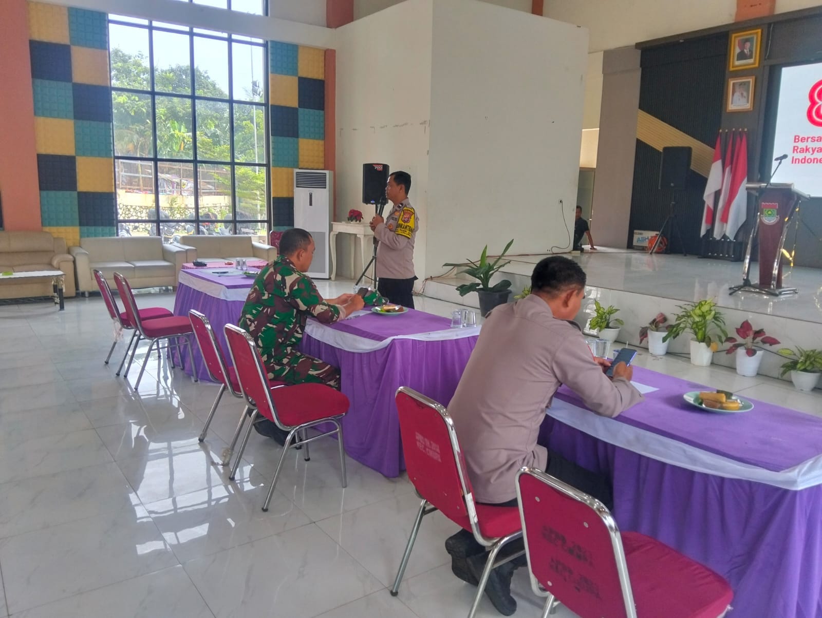 Bhabinkamtibmas Polsek Cikupa Jadi Dewan Juri Lomba Pidato Wawasan Kebangsaan Tingkat Kecamatan Bhabinkamtibmas Polsek Cikupa Jadi Dewan Juri Lomba Pidato Wawasan Kebangsaan Tingkat Kecamatan