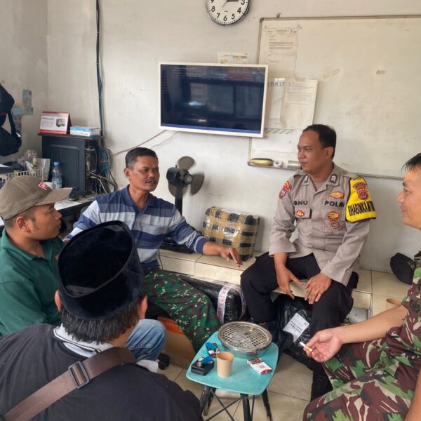 Bhabinkamtibmas Polsek Cikupa Sambangi Warga Kelurahan Bunder, Ajak Jaga Kamtibmas