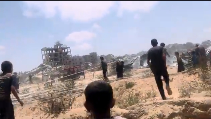 Payung Parasut Untuk Gaza Tak hanya Bawa Bantuan, Tapi Pesan Persahabatan