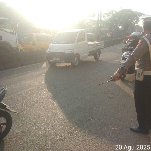 Polsek Cikupa Laksanakan Pengaturan Lalu Lintas Pagi Hari, Wujudkan Kamseltibcar di Jam Sibuk