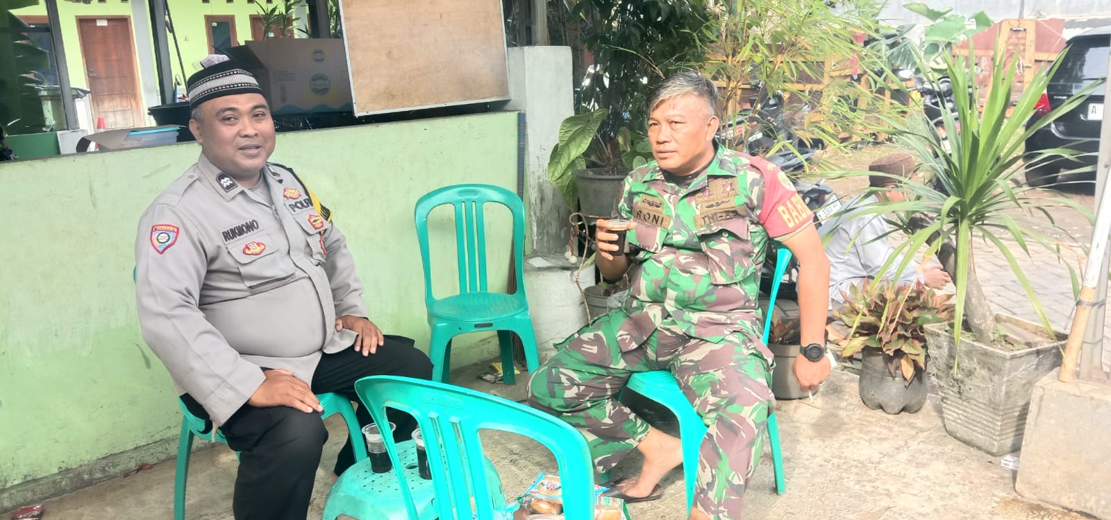 Bhabinkamtibmas Desa Budimulya Sambang dan Takziah, Sampaikan Pesan Harkamtibmas