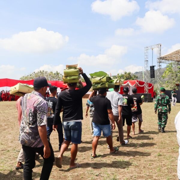 Ungkapan Syukur dan Terima Kasih, Warga Soko Sediakan 30 Nasi Tumpeng untuk Satgas TMMD 125 Bojonegoro