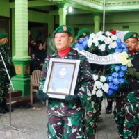 Kasdim 0813 Bojonegoro Pimpin Upacara Pemakaman Jenazah Babinsa Koramil Ngraho